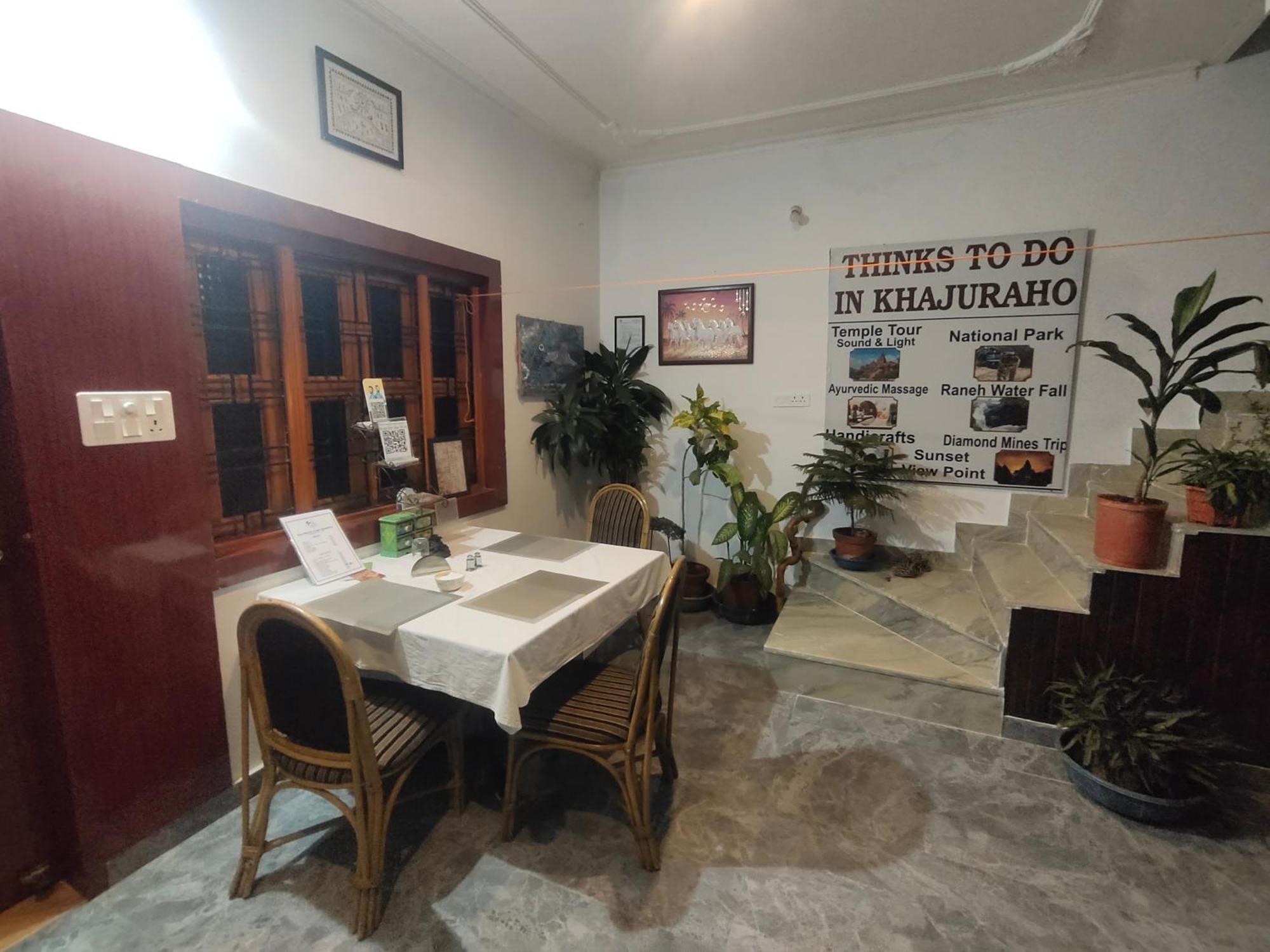 Khajuraho Glory Homestay Exterior foto