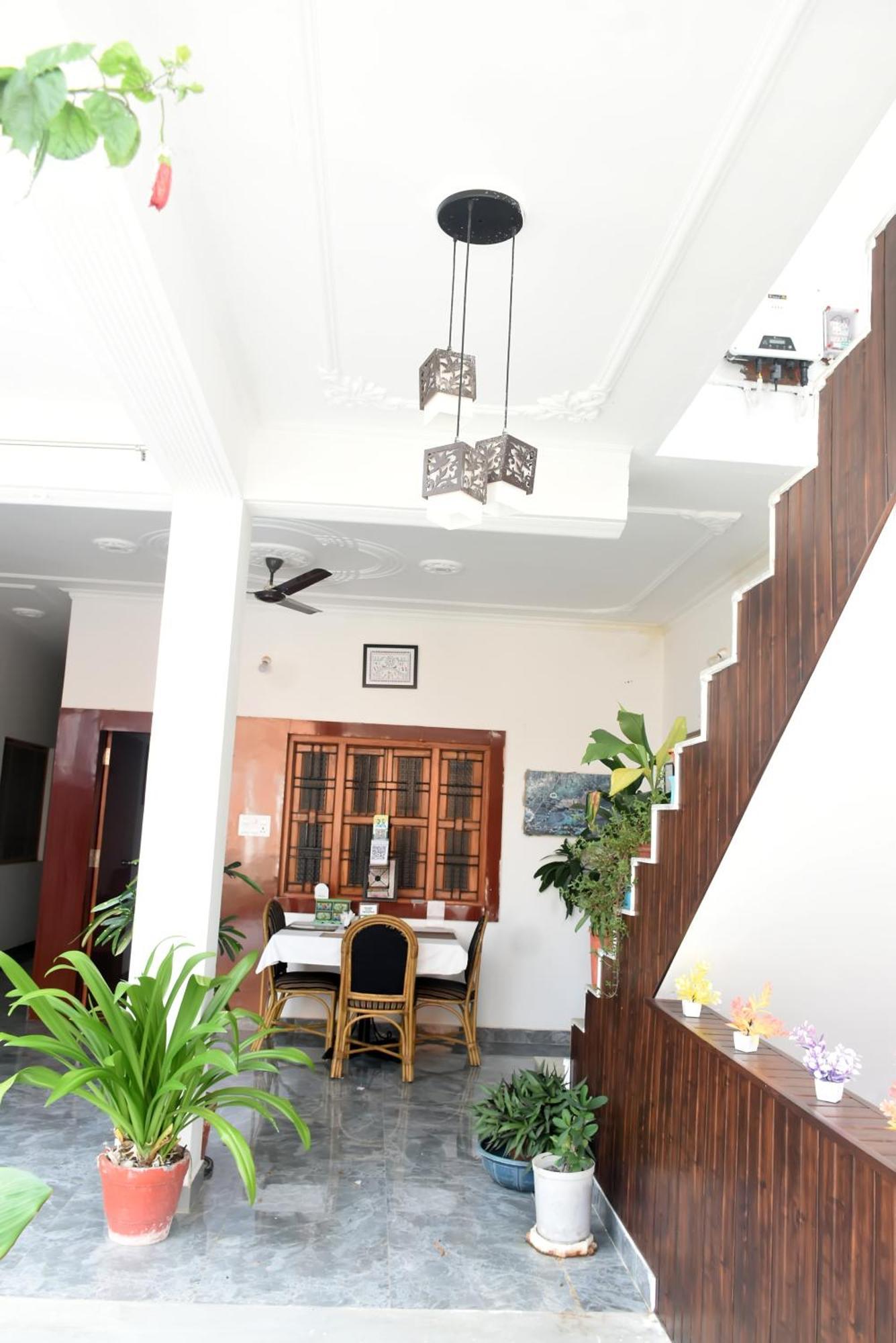Khajuraho Glory Homestay Exterior foto