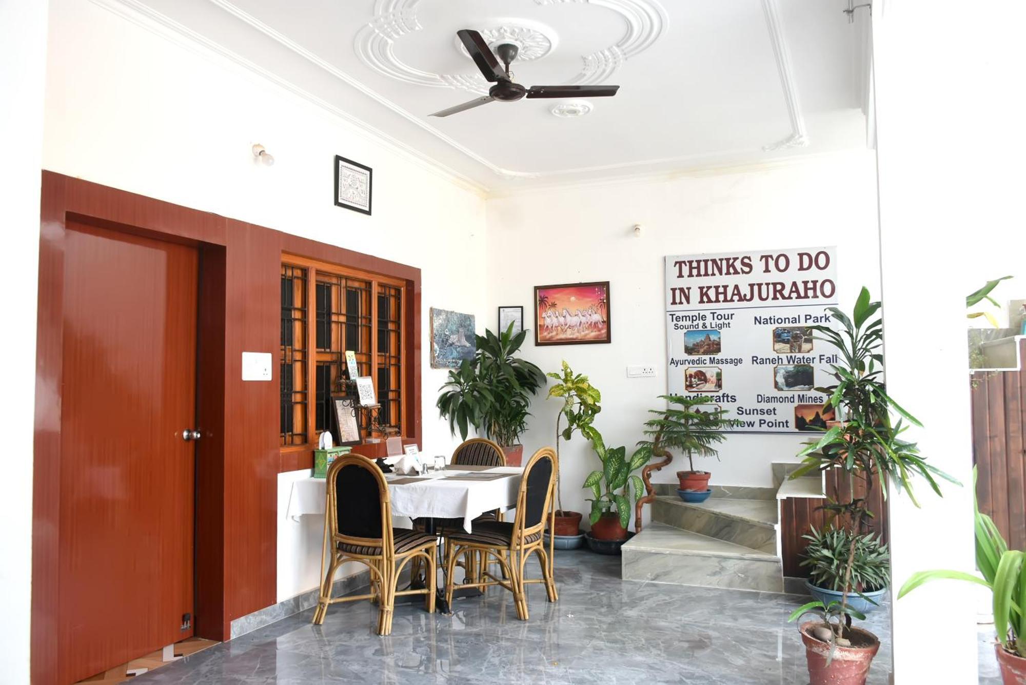 Khajuraho Glory Homestay Exterior foto