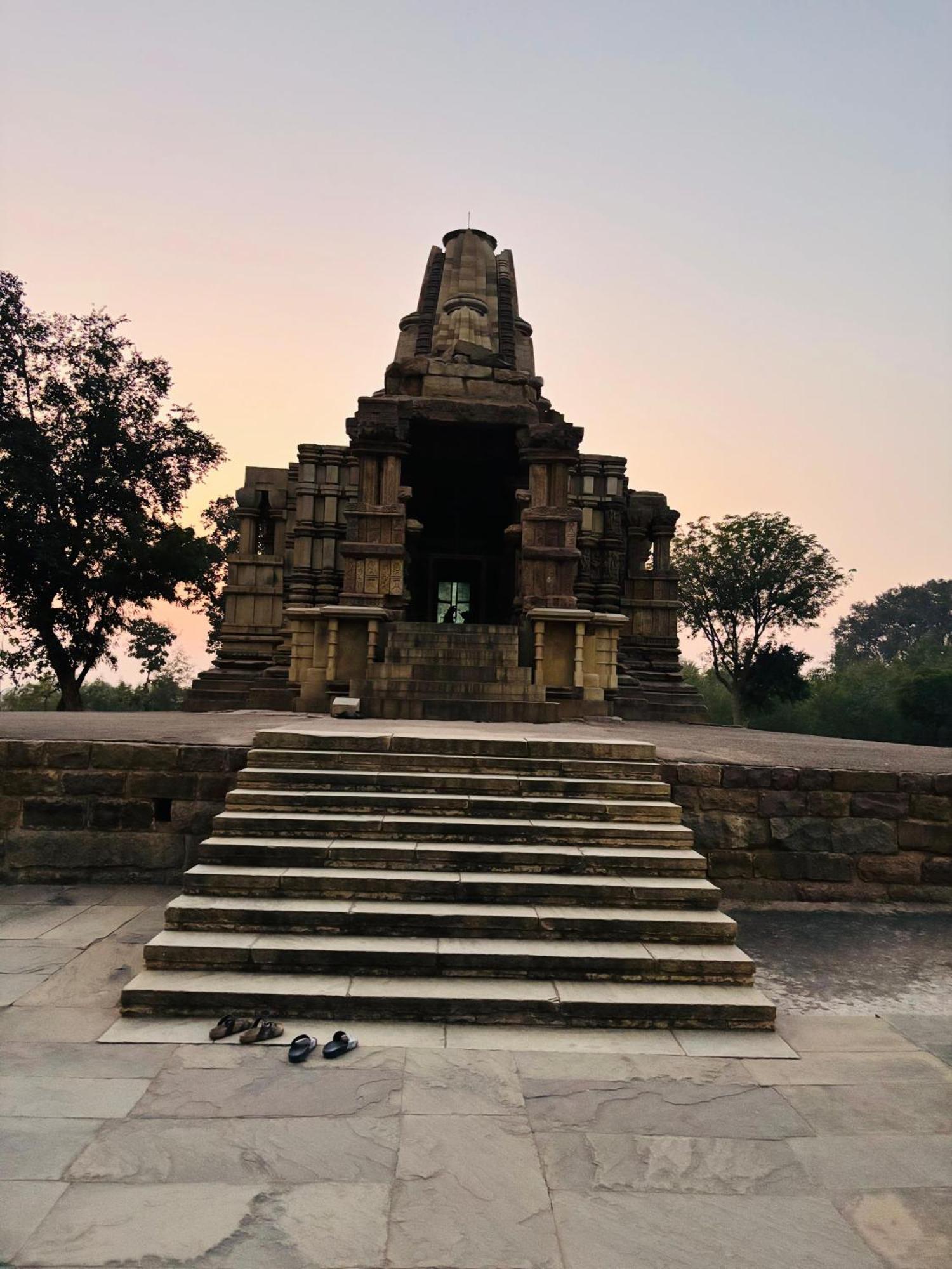 Khajuraho Glory Homestay Exterior foto